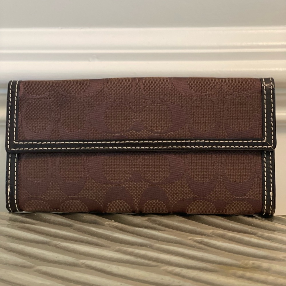 Authentic Signature Turnlock Coach Wallet - Picture 3 of 4